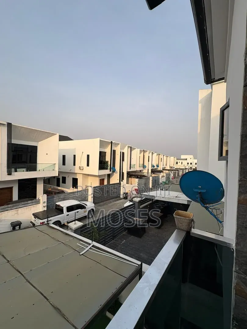 Furnished 4bdrm Duplex in Dpk Estate, Chevron for rent in Chevron