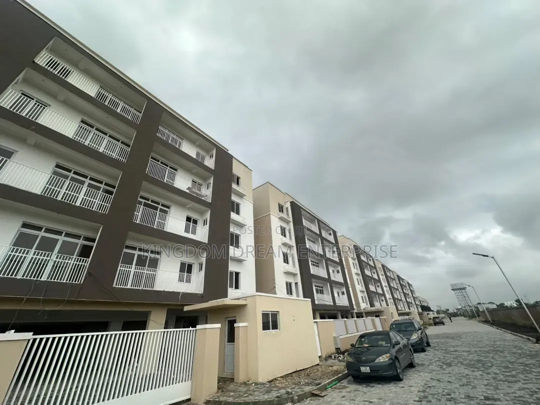 3bdrm Block of Flats in Osapa London Lekki for rent in Osapa london