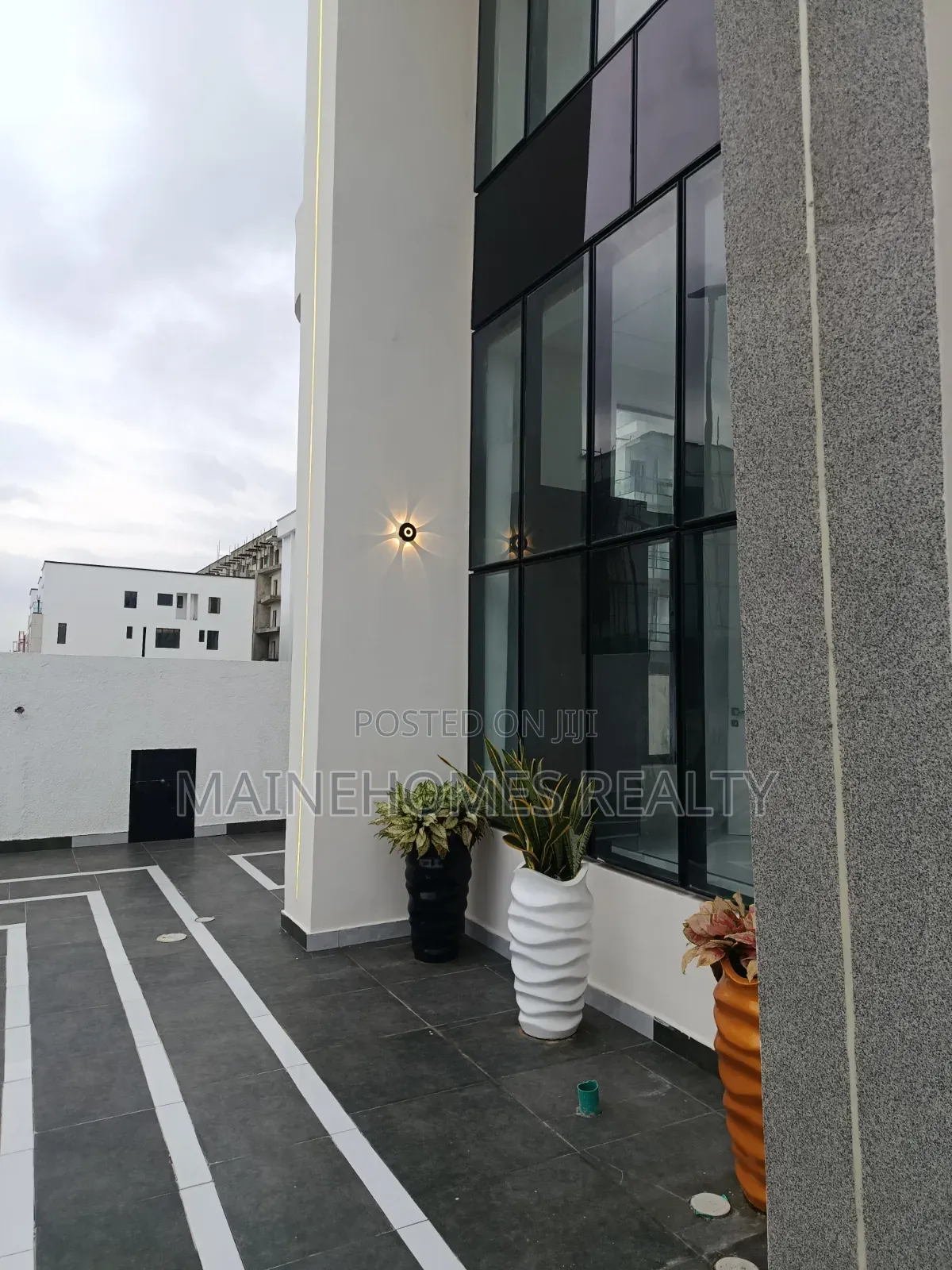 5bdrm Duplex in Lekki Phase 1 for sale in Lekki Phase 1