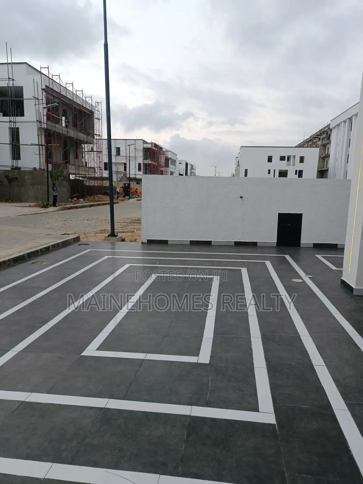 5bdrm Duplex in Lekki Phase 1 for sale in Lekki Phase 1