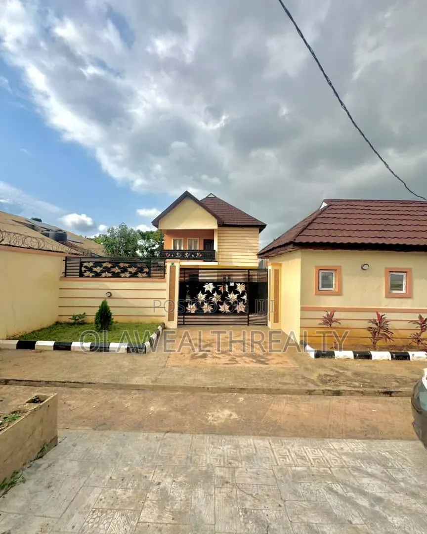 5bdrm Duplex in Okebadan Estate, Akobo for sale in Akobo