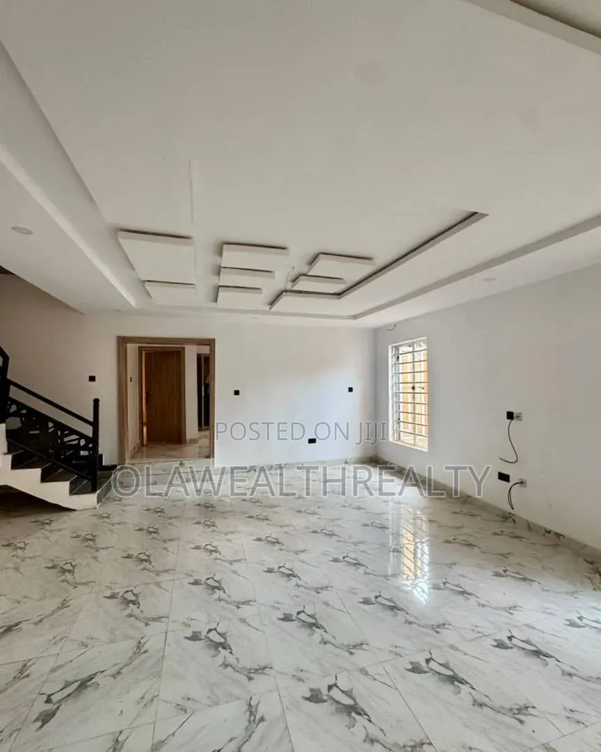 5bdrm Duplex in Okebadan Estate, Akobo for sale in Akobo