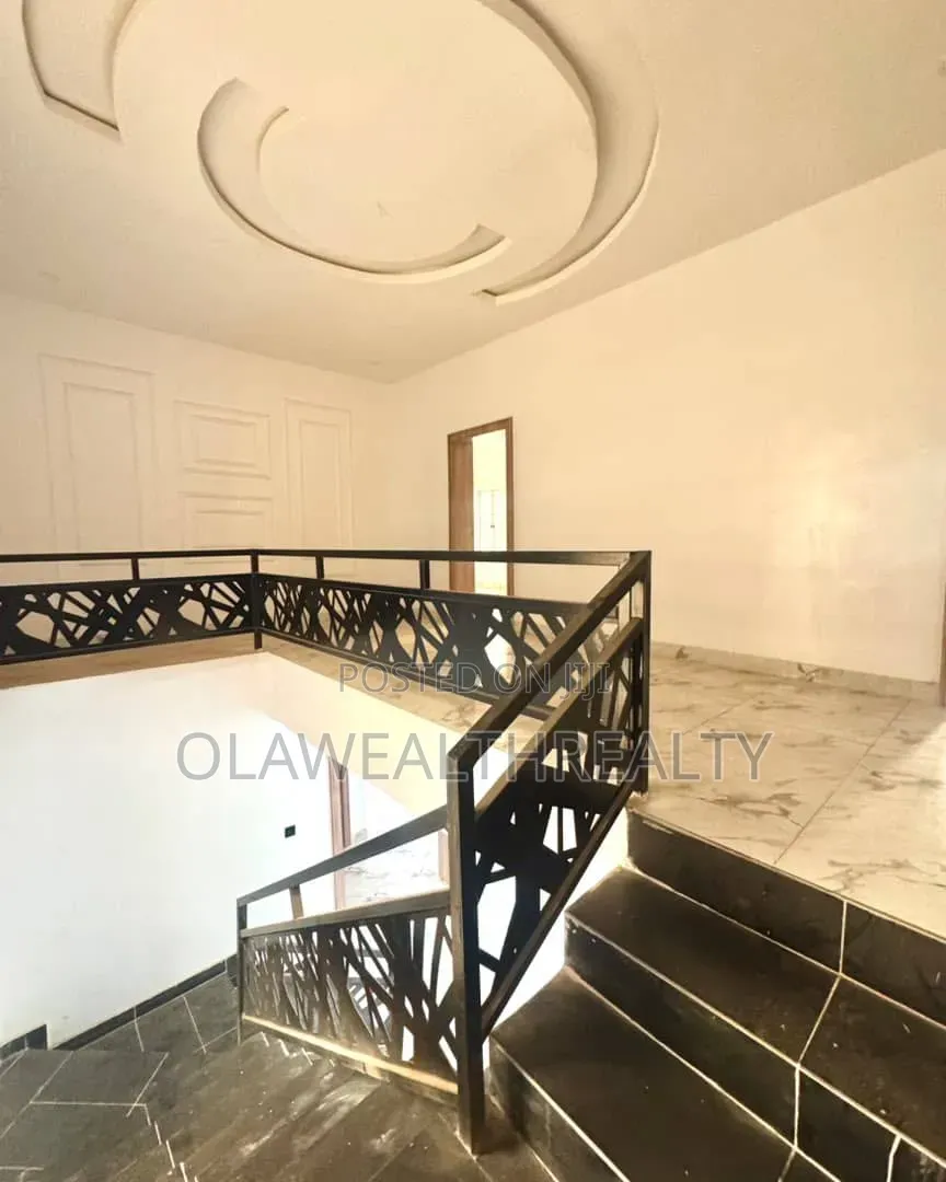 5bdrm Duplex in Okebadan Estate, Akobo for sale in Akobo
