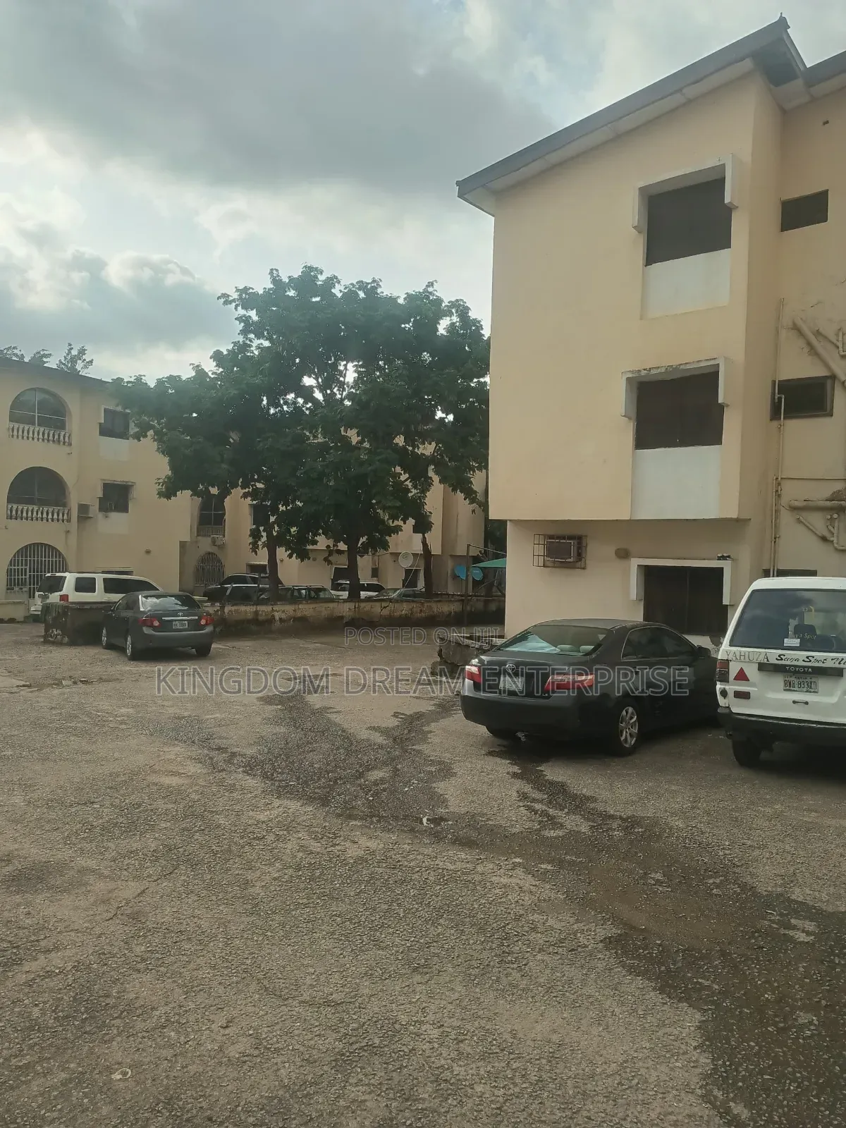 18bdrm Block of Flats in Wuse 2 Abuja Nigeria for sale in Wuse 2