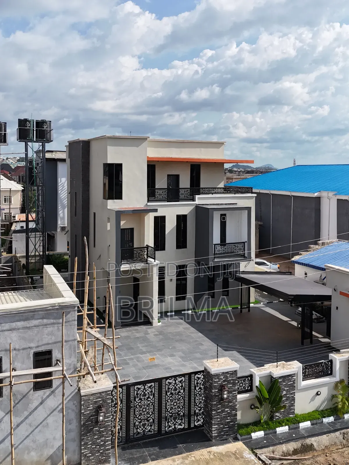 5bdrm Duplex in Apo Resettlement for sale in Apo Resettlement
