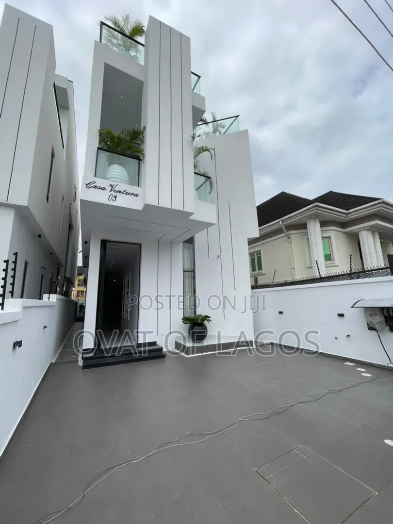 5bdrm Duplex in Ikota for sale in Ikota