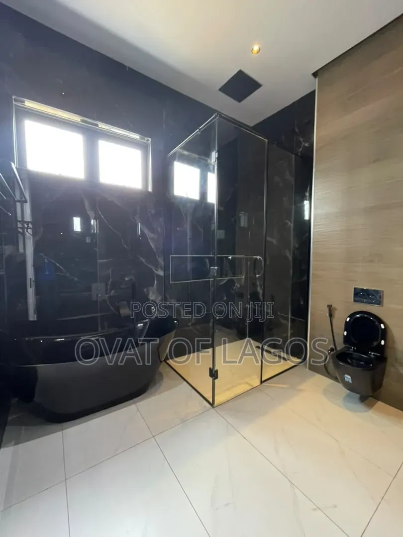 5bdrm Duplex in Ikota for sale in Ikota