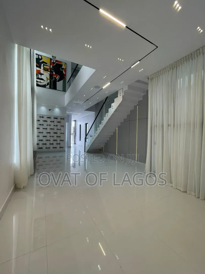 5bdrm Duplex in Ikota for sale in Ikota