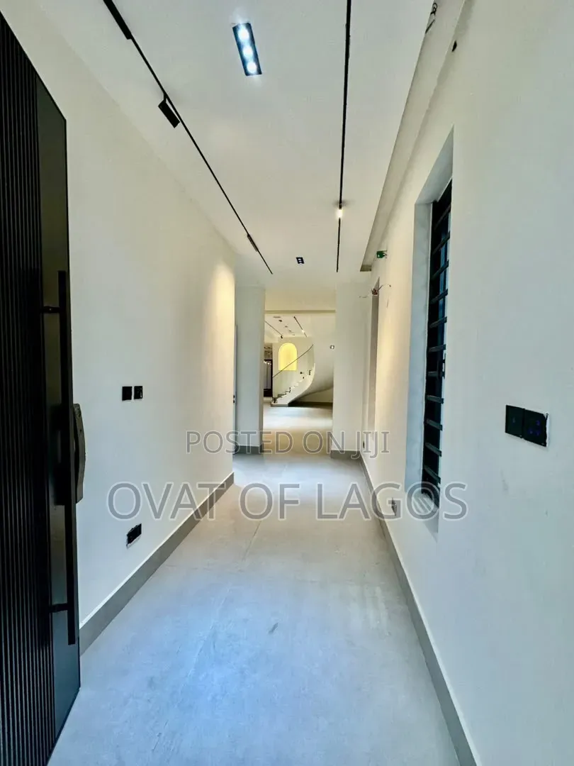 5bdrm Duplex in Lekki Phase 1 for sale in Lekki Phase 1
