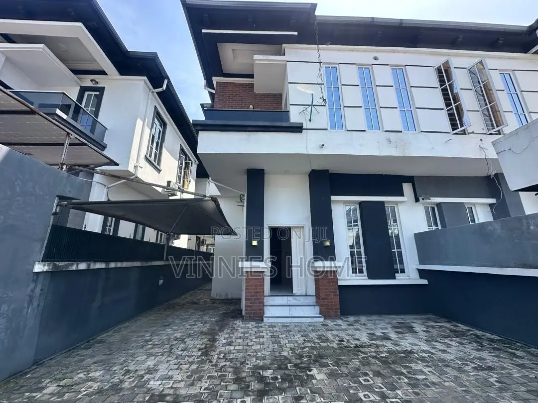 4bdrm Duplex in Chevron for rent in Chevron