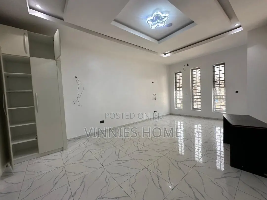 4bdrm Duplex in Chevron for rent in Chevron