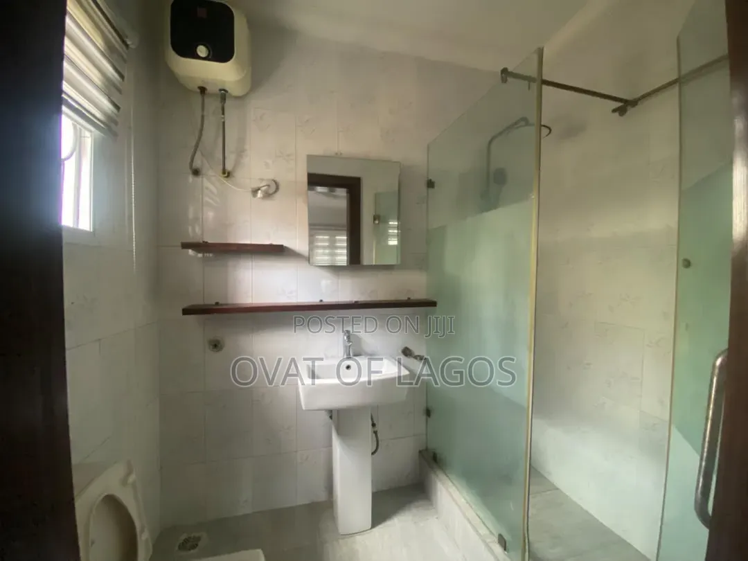 3bdrm Apartment in Lekki Phase 1 for rent in Lekki Phase 1