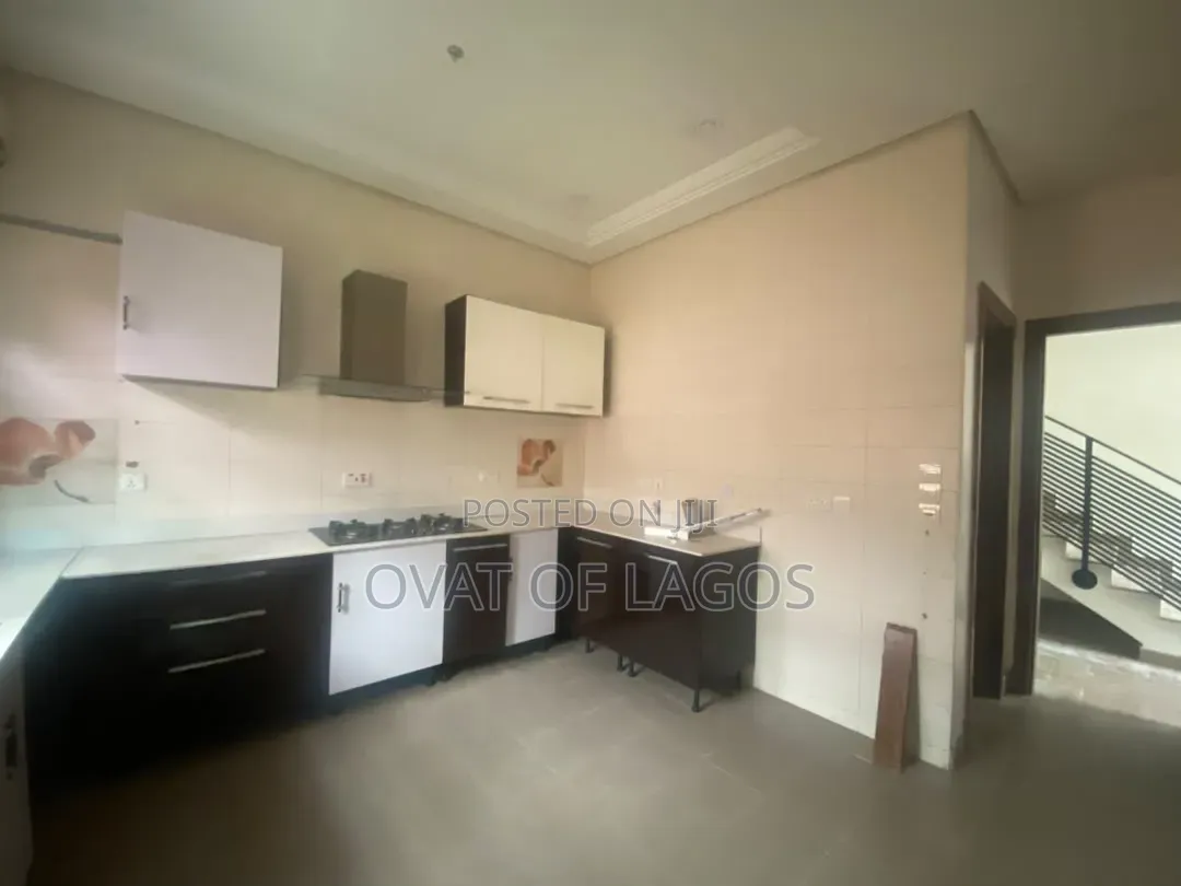 4bdrm Duplex in Lekki Phase 1 for rent in Lekki Phase 1