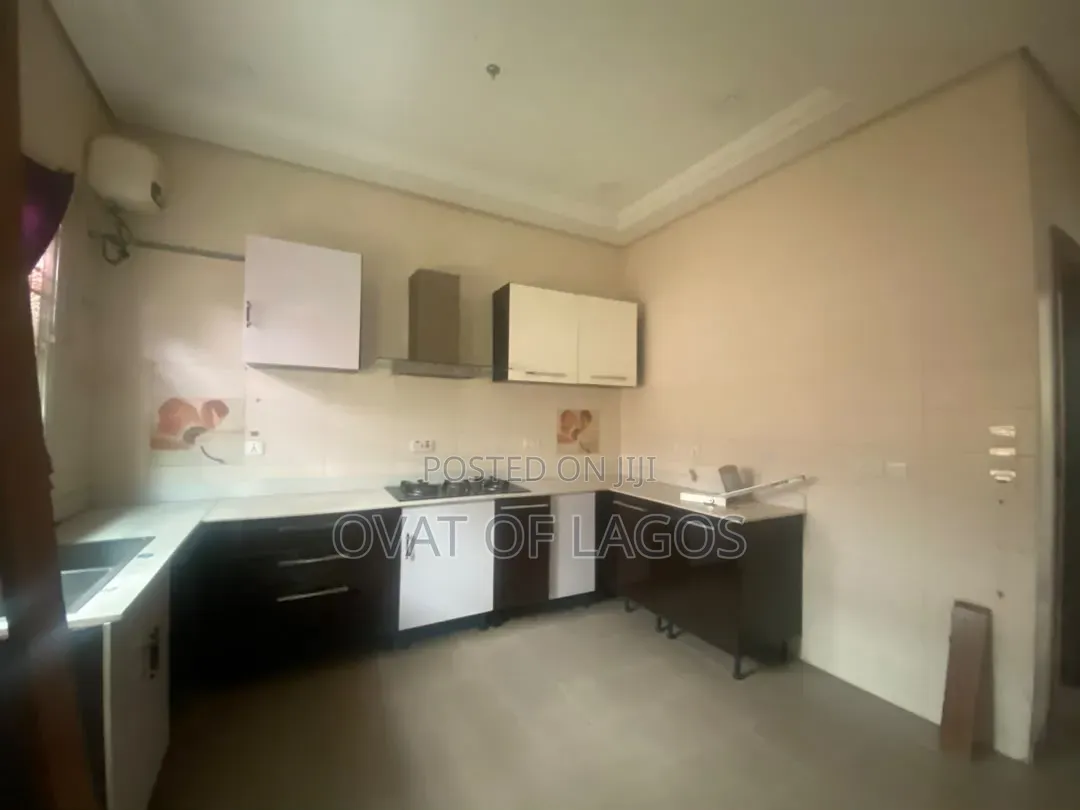 4bdrm Duplex in Lekki Phase 1 for rent in Lekki Phase 1