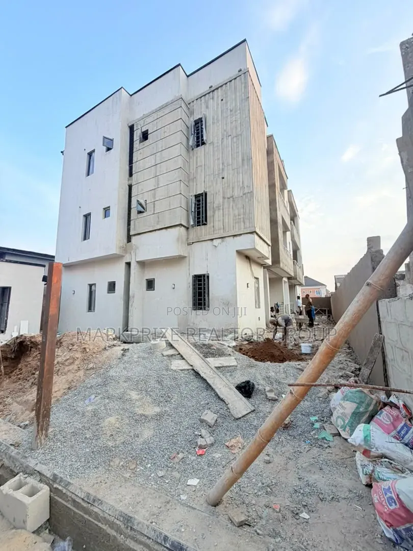 3bdrm Apartment in Gbagada Lagos for sale in Oworonshoki / Gbagada