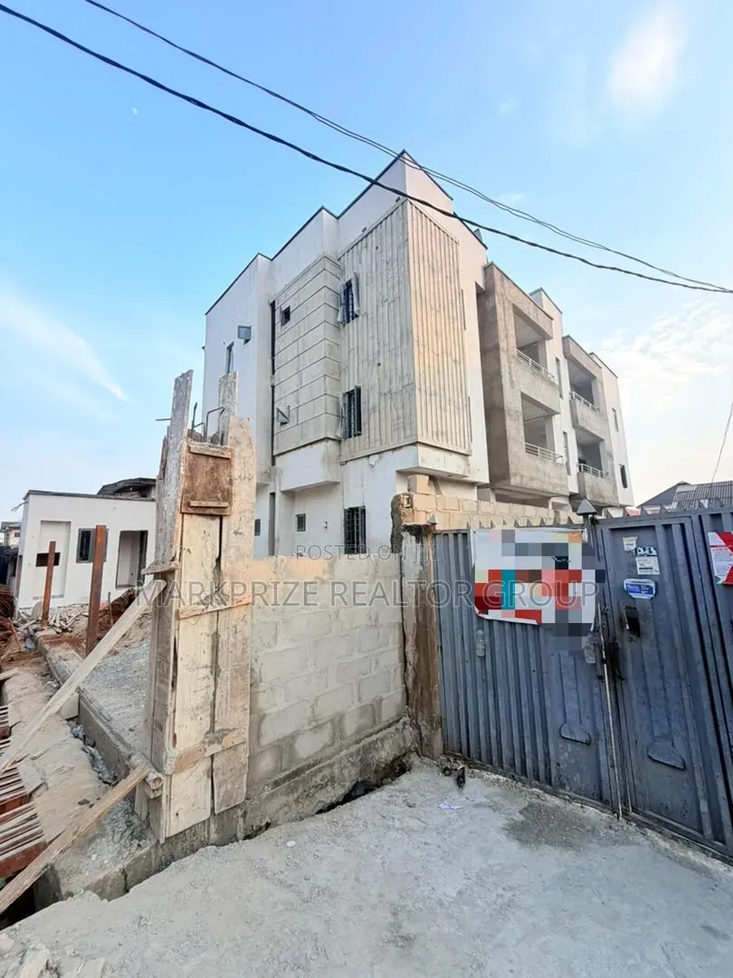 3bdrm Apartment in Gbagada Lagos for sale in Oworonshoki / Gbagada