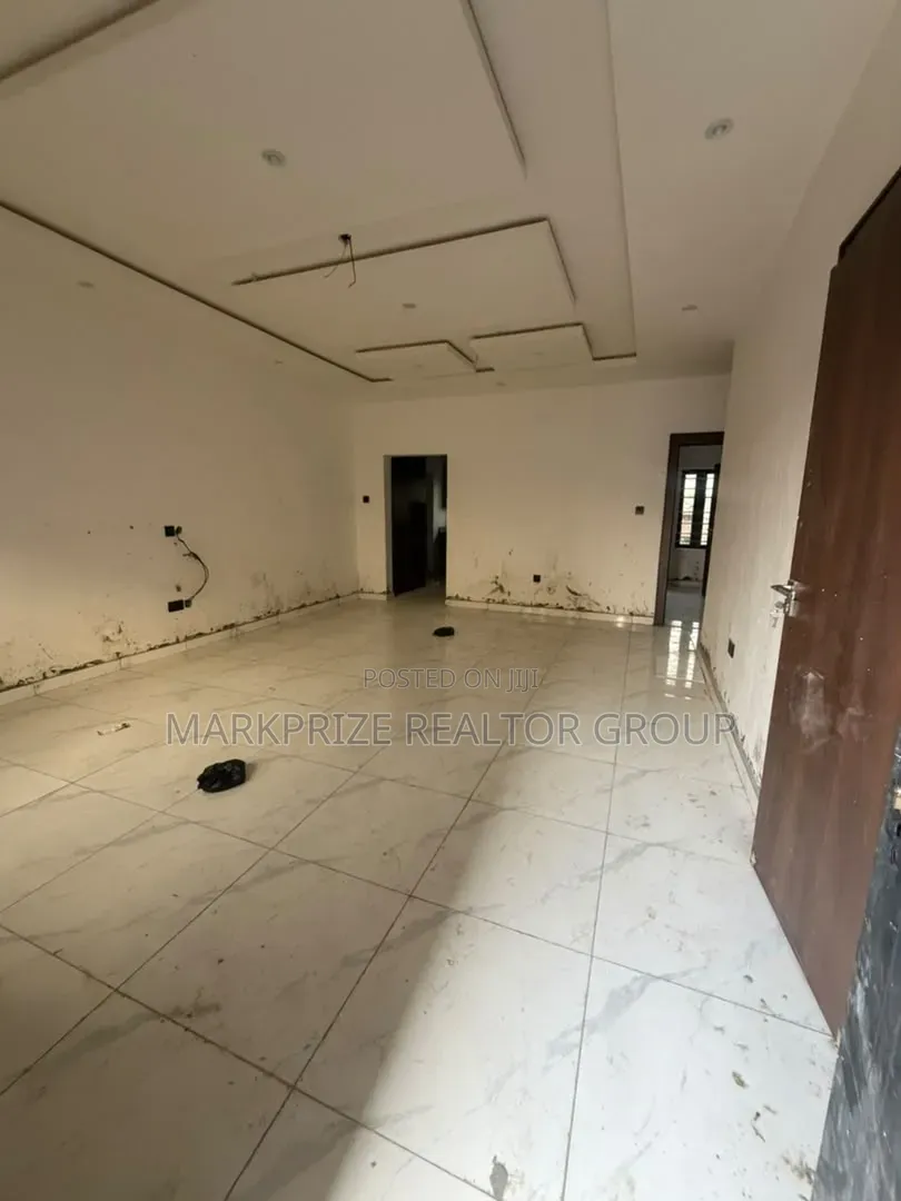 3bdrm Apartment in Gbagada Lagos for sale in Oworonshoki / Gbagada