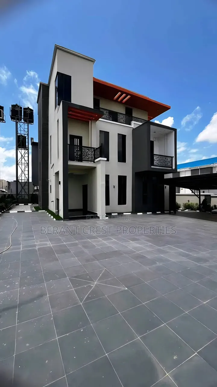 5bdrm Duplex in Apo Resettlement for sale in Apo Resettlement