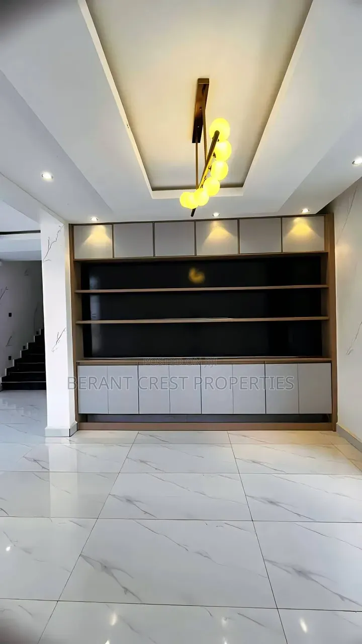 5bdrm Duplex in Apo Resettlement for sale in Apo Resettlement