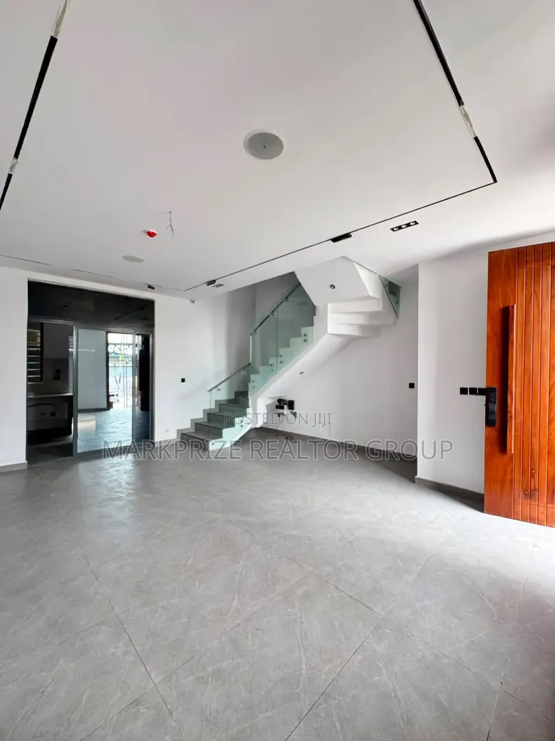 4bdrm Duplex in Surulere Lagos for sale in Aguda / Surulere