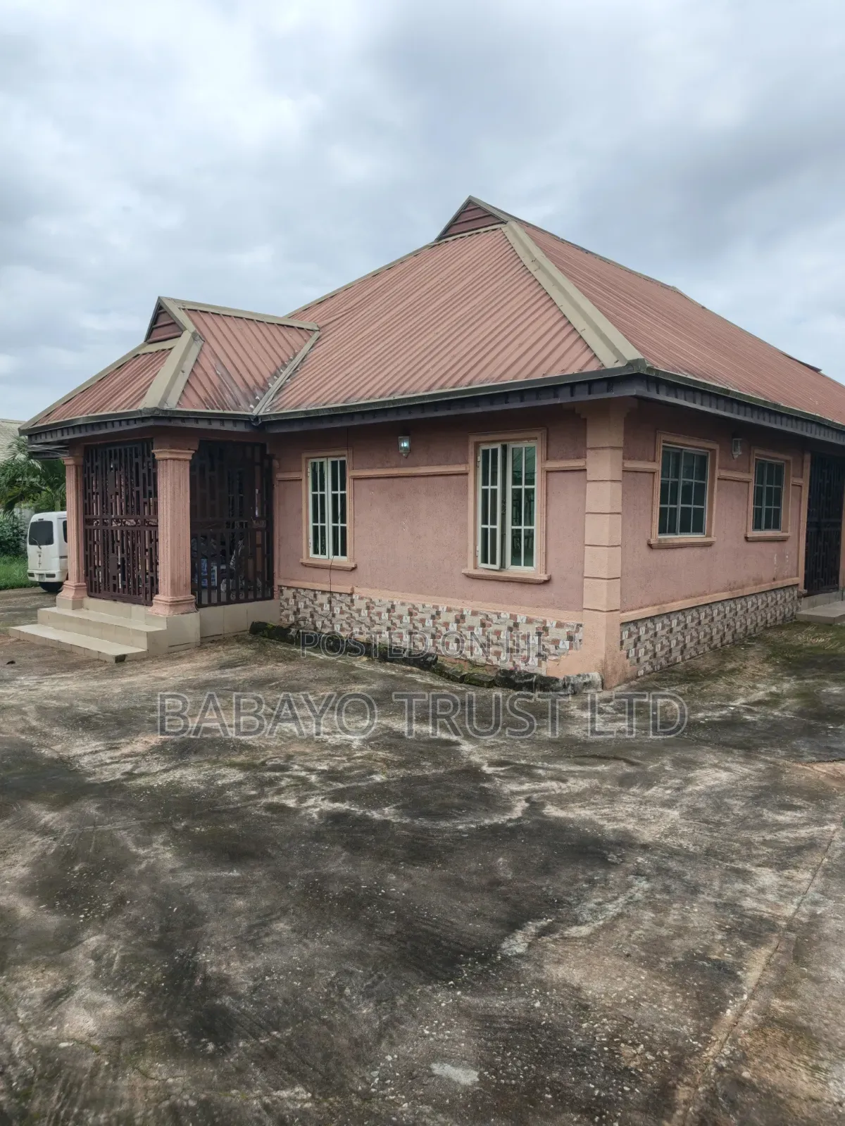 5bdrm Bungalow in Iduowina, Benin City for sale in Benin City