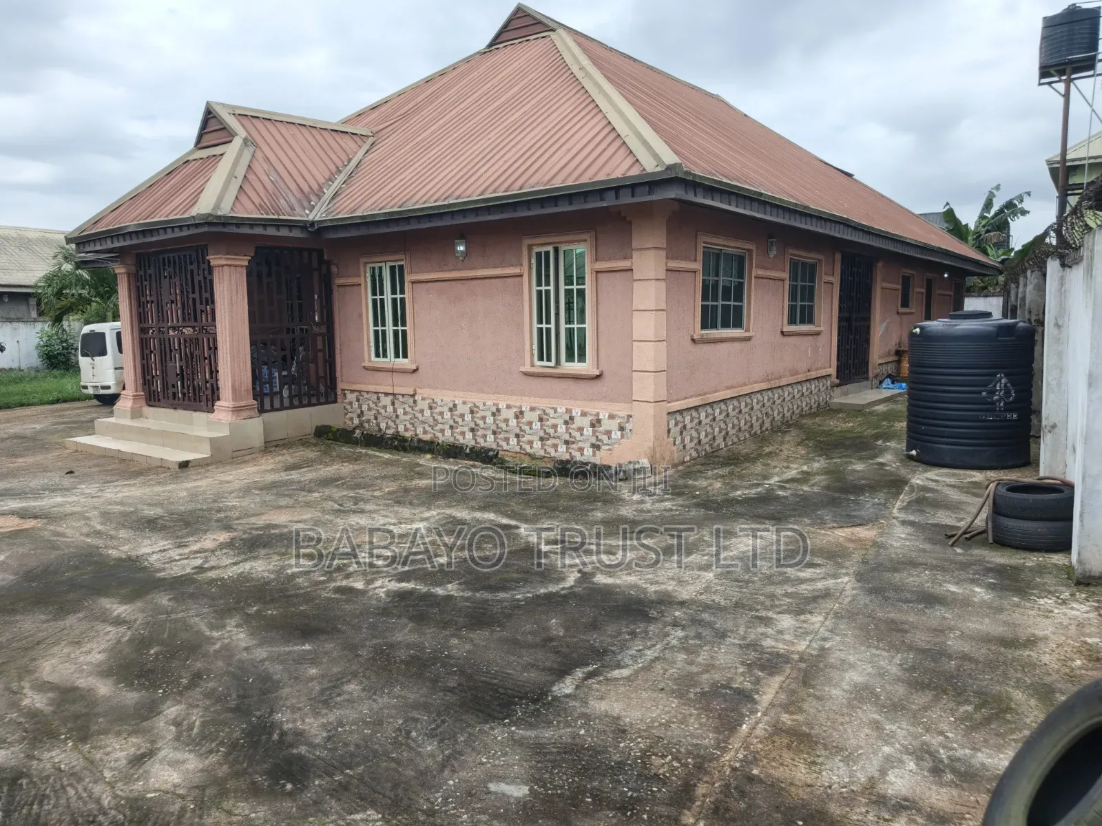 5bdrm Bungalow in Iduowina, Benin City for sale in Benin City
