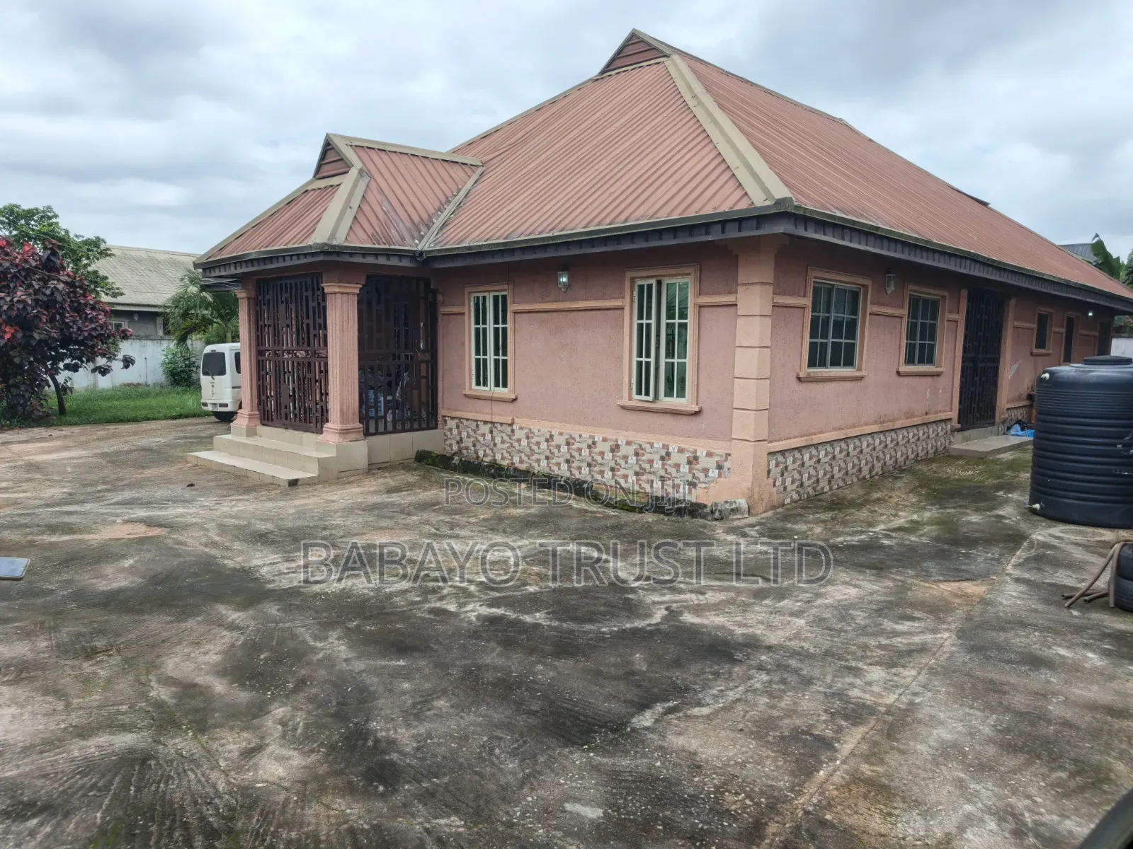 5bdrm Bungalow in Iduowina, Benin City for sale in Benin City