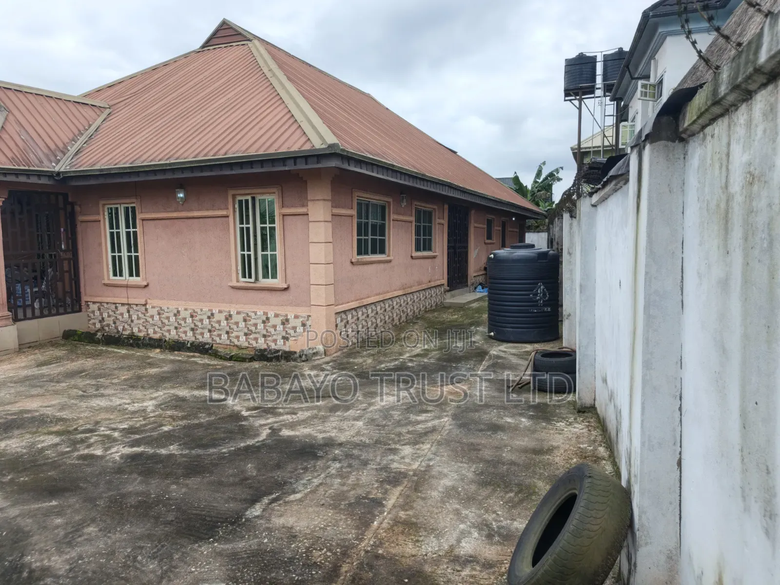 5bdrm Bungalow in Iduowina, Benin City for sale in Benin City