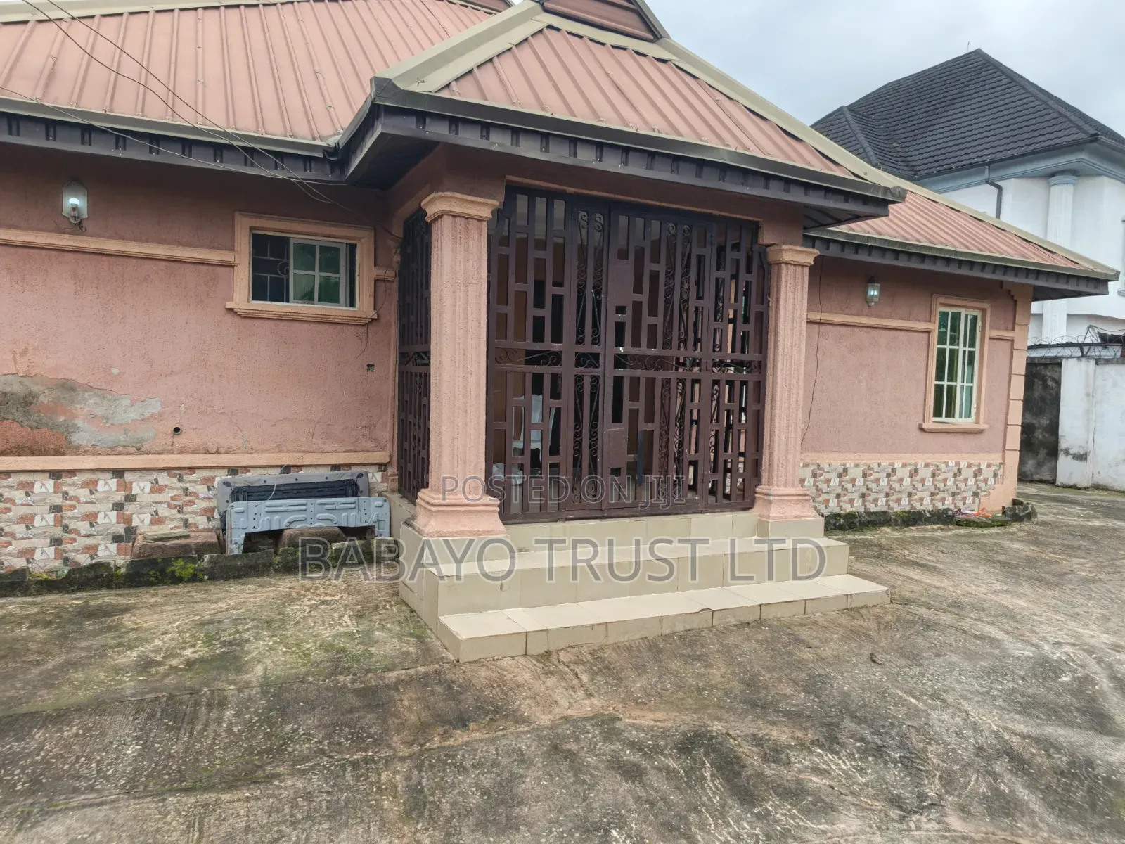 5bdrm Bungalow in Iduowina, Benin City for sale in Benin City