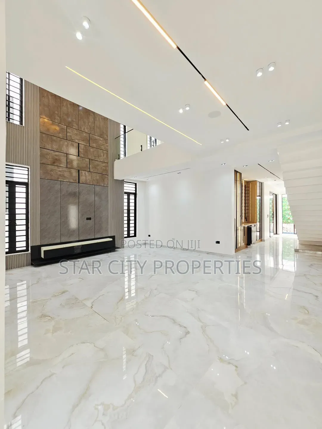 5bdrm Duplex in Lekki Phase 1 for sale in Lekki Phase 1