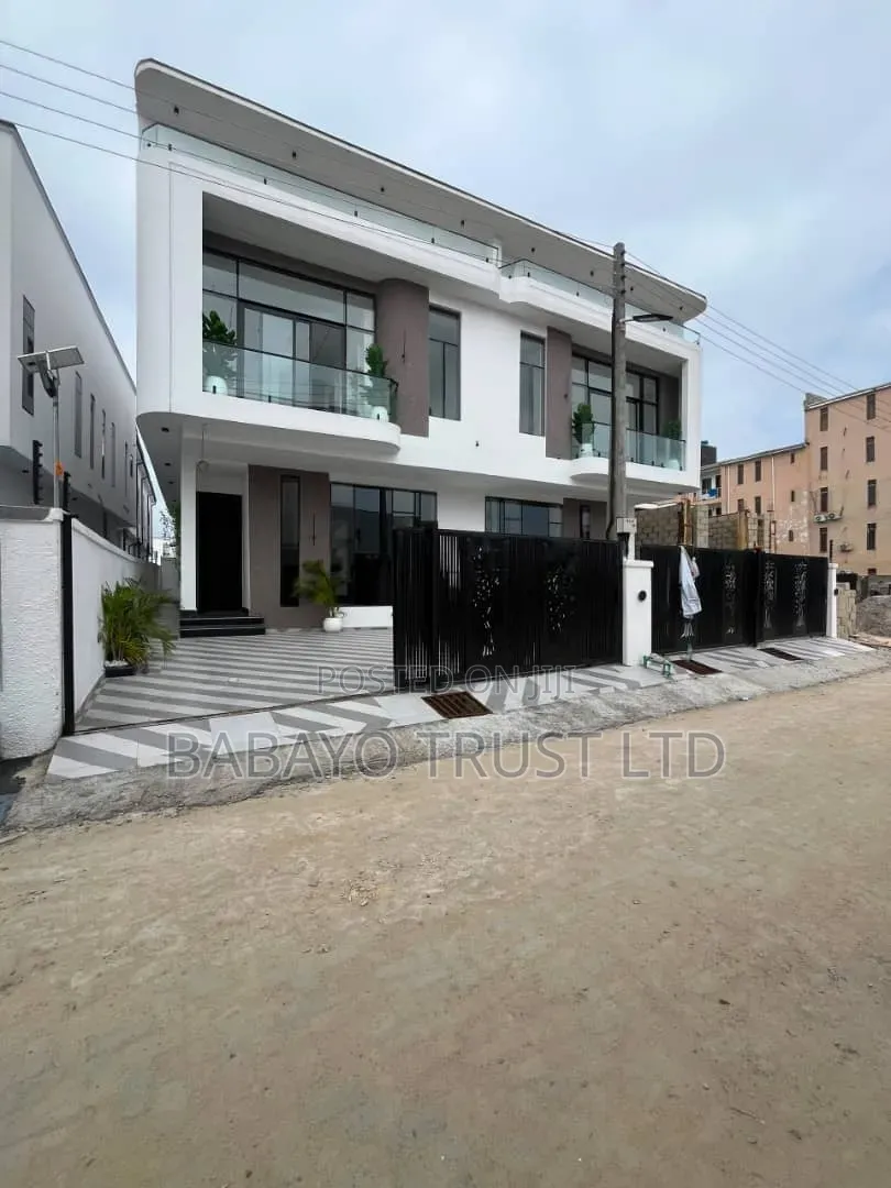 4bdrm Duplex in Ikota for sale in Ikota