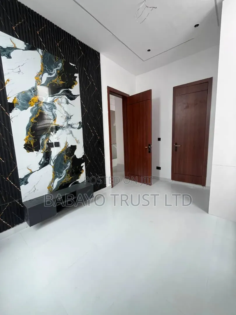 4bdrm Duplex in Ikota for sale in Ikota