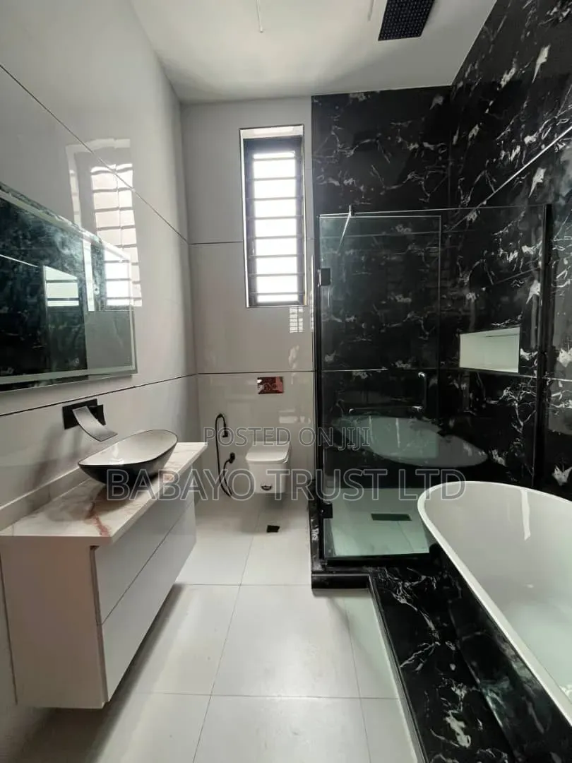 4bdrm Duplex in Ikota for sale in Ikota
