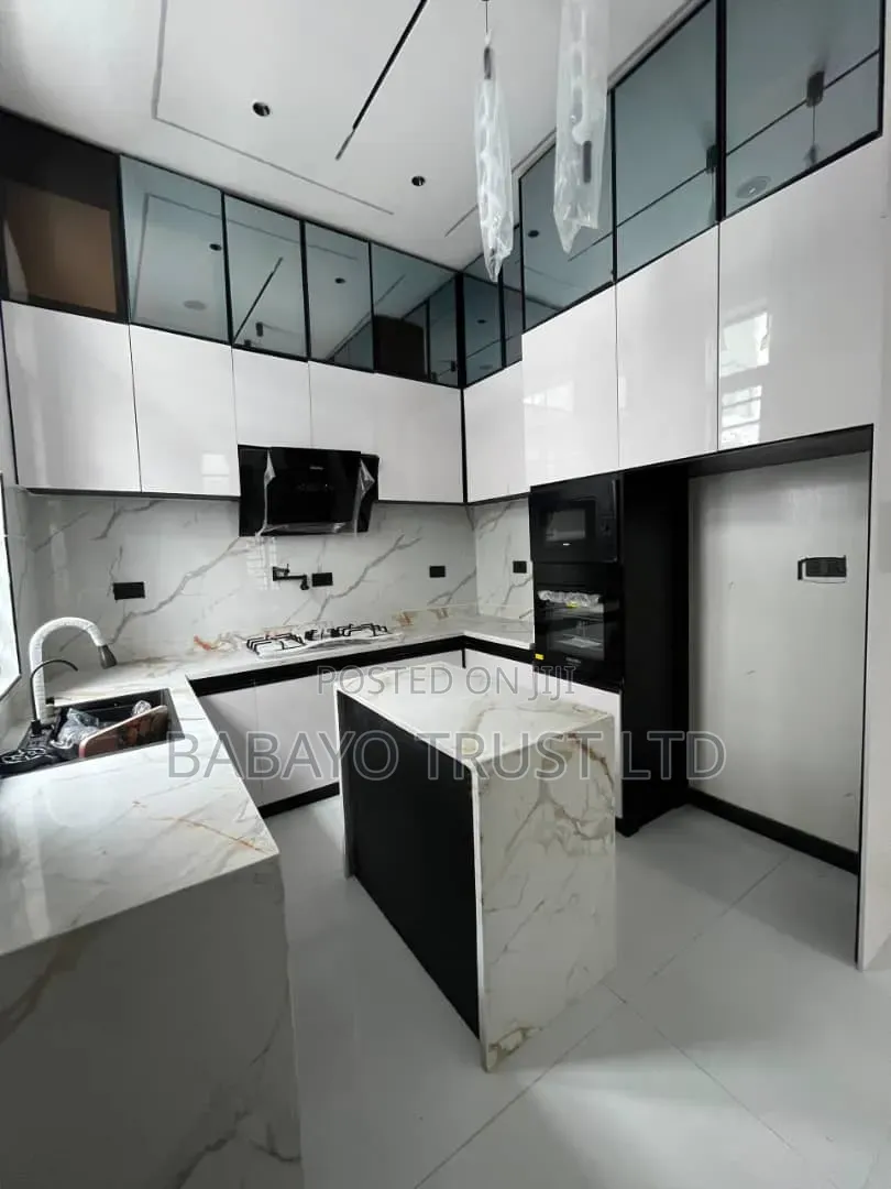 4bdrm Duplex in Ikota for sale in Ikota