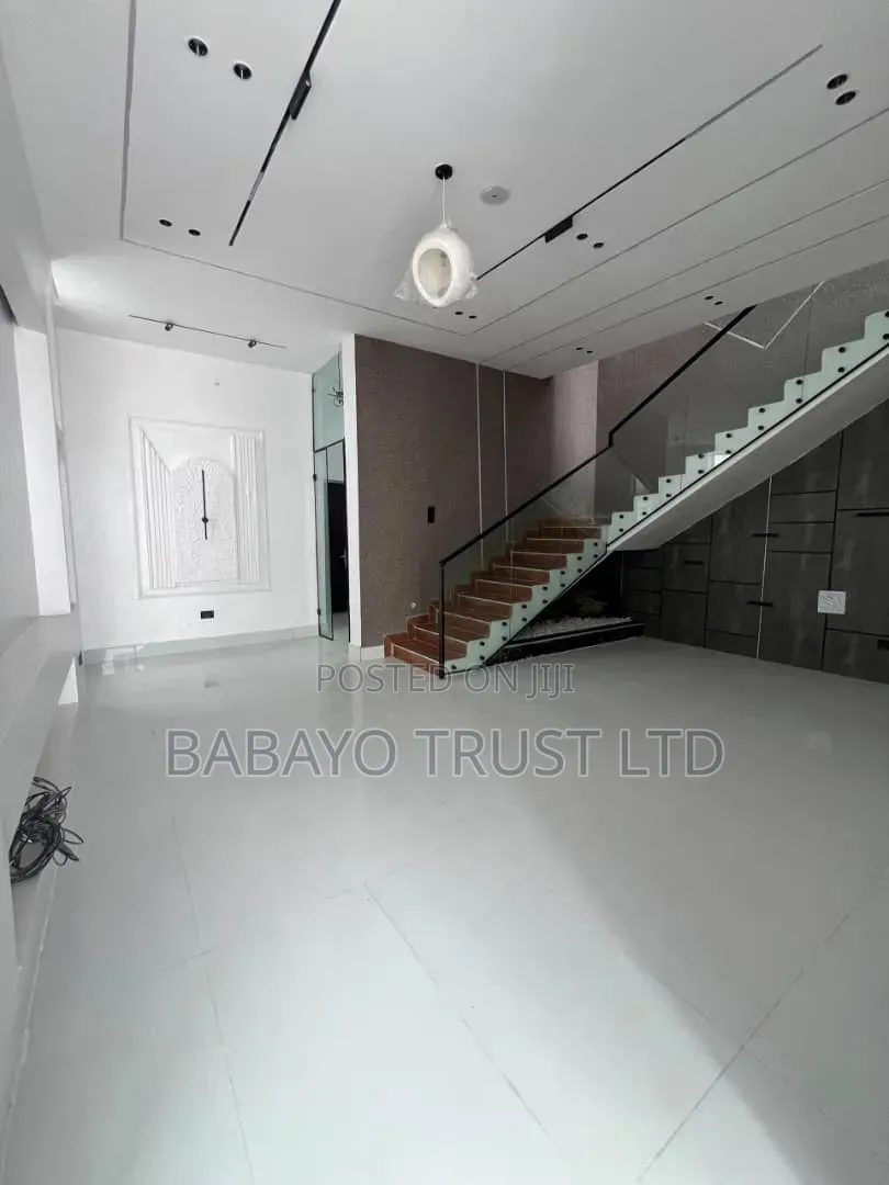 4bdrm Duplex in Ikota for sale in Ikota