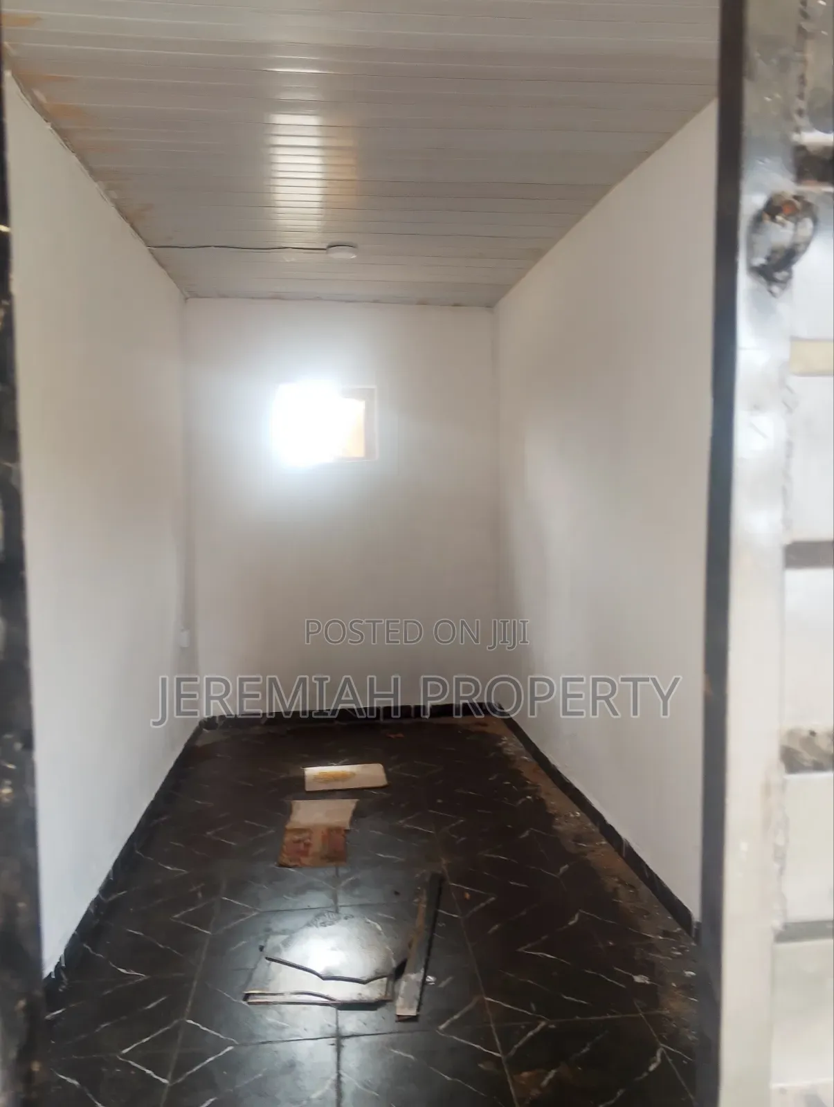 Shop for Rent in Berger