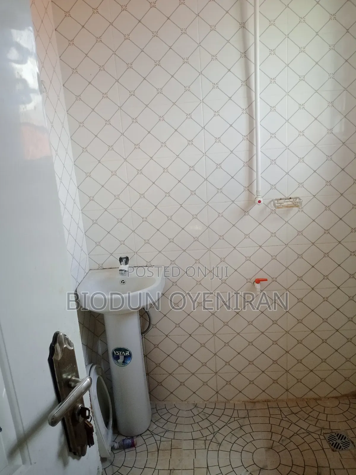 4bdrm Bungalow in Ipaja Road for sale in Ipaja Road