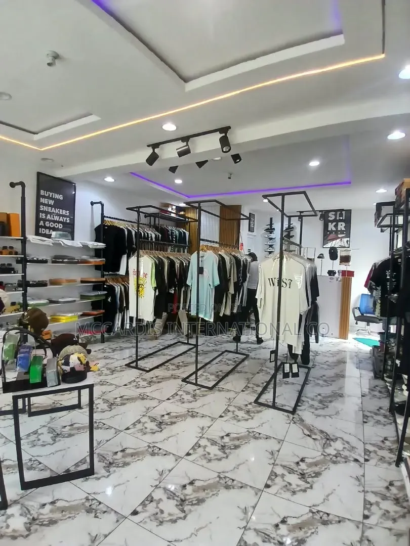 Big Boutique in Ado / Ajah