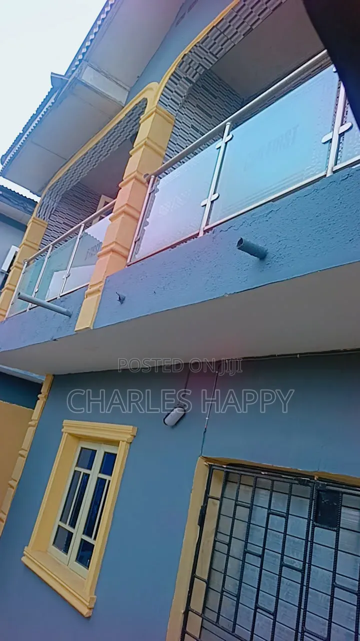 6bdrm Block of Flats in Baruwa Major Road for sale in Ipaja Road