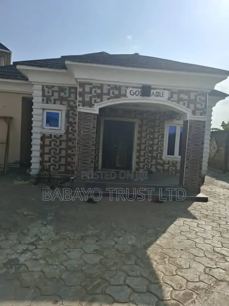 Furnished 3bdrm Bungalow in Unique Estate, Ipaja / Ipaja for sale in Ipaja / Ipaja