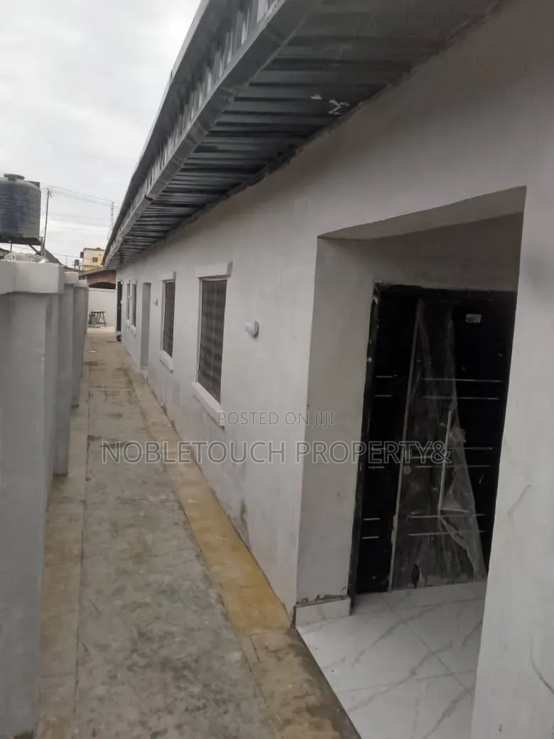 2bdrm Block of Flats in Governor Road Ikotun for sale in Governors Road