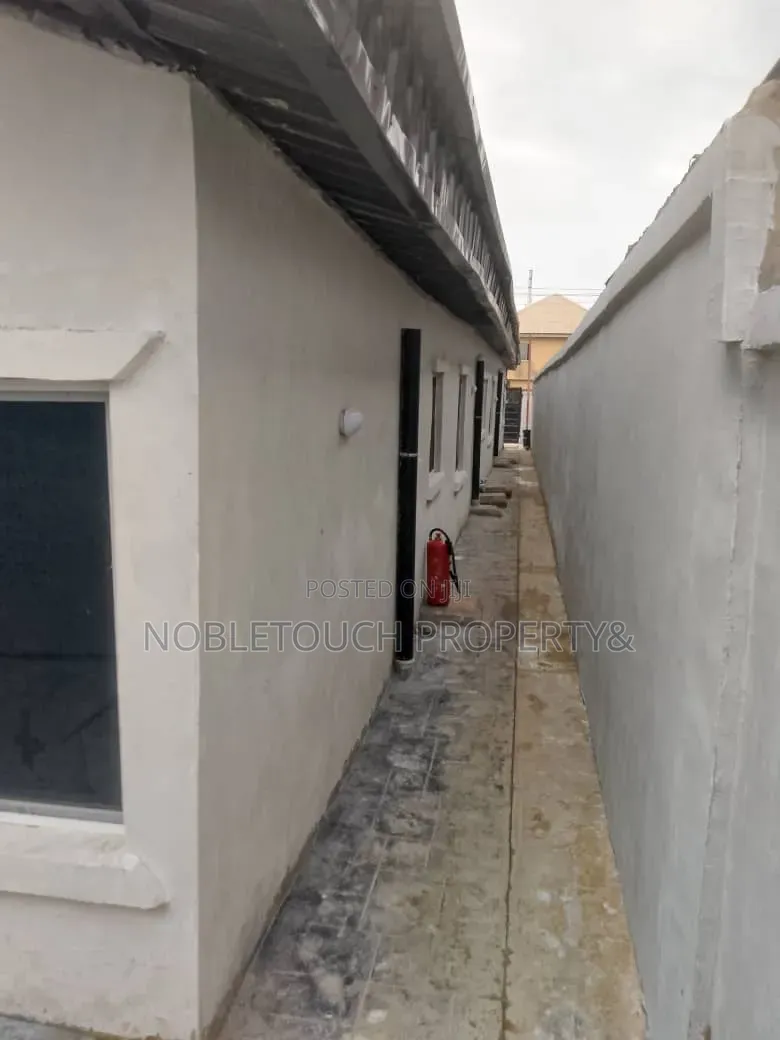 2bdrm Block of Flats in Governor Road Ikotun for sale in Governors Road
