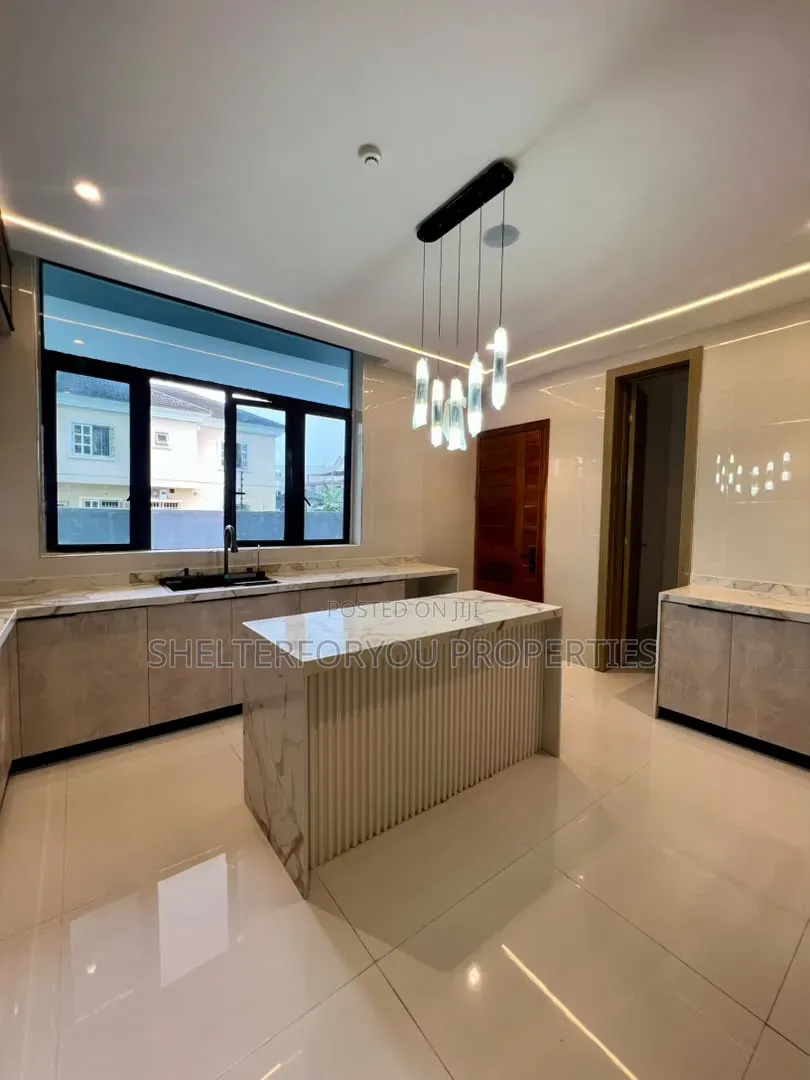 5bdrm Duplex in VGC / Ajah for sale in VGC / Ajah