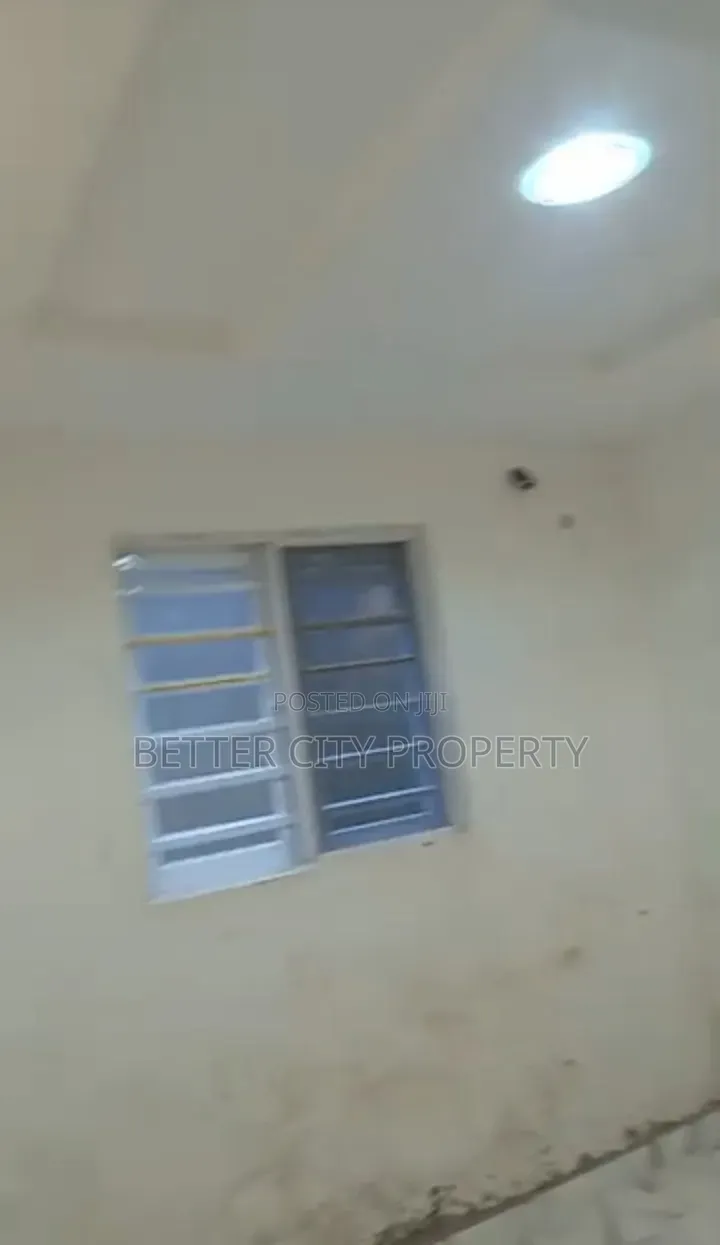 Mini Flat in In Secured Street, for rent in Akowonjo
