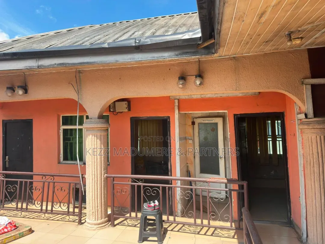 5bdrm Block of Flats in Rumuosi , Port, East West Road for sale in East West Road