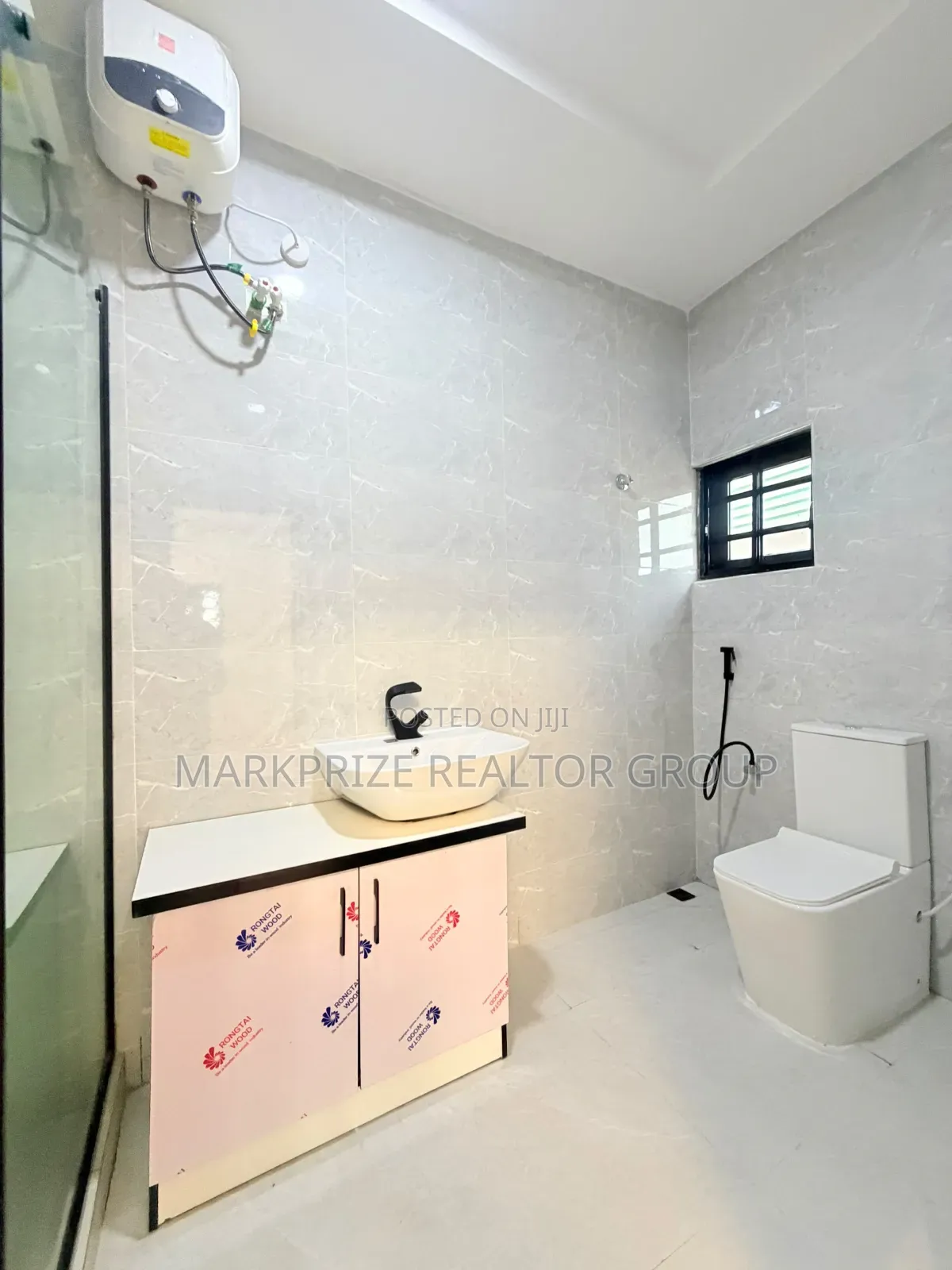3bdrm Apartment in Gbagada Lagos for sale in Oworonshoki / Gbagada