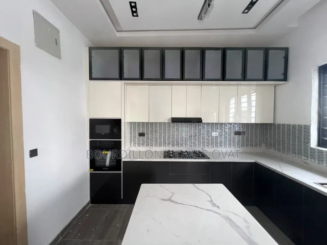 4bdrm Duplex in Ado Road Lagos for sale in Ado / Ajah