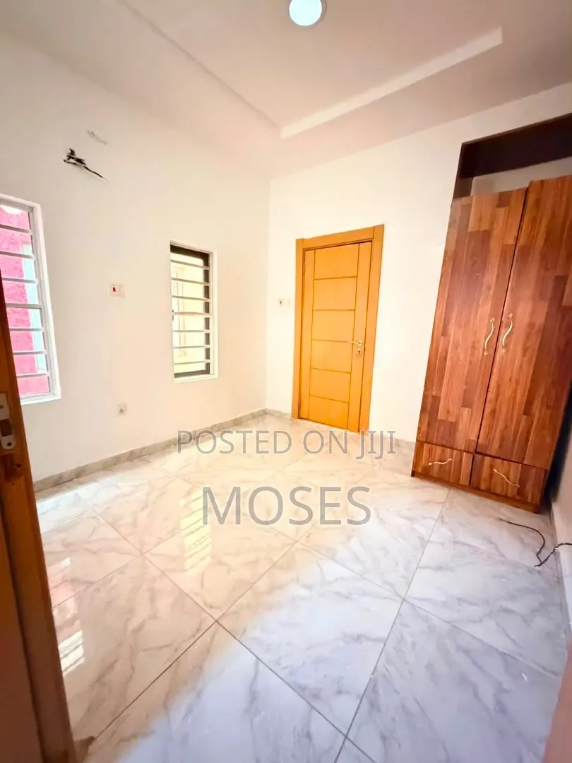 Mini Flat in An Access Control, Chevron for rent in Chevron