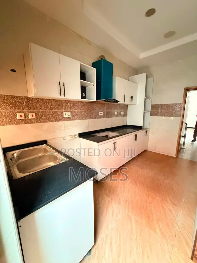 Mini Flat in An Access Control, Chevron for rent in Chevron