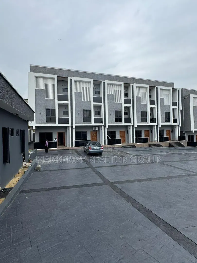 4bdrm Duplex in Magodo Phase 2 Lagos for sale in GRA Phase 2 Shangisha